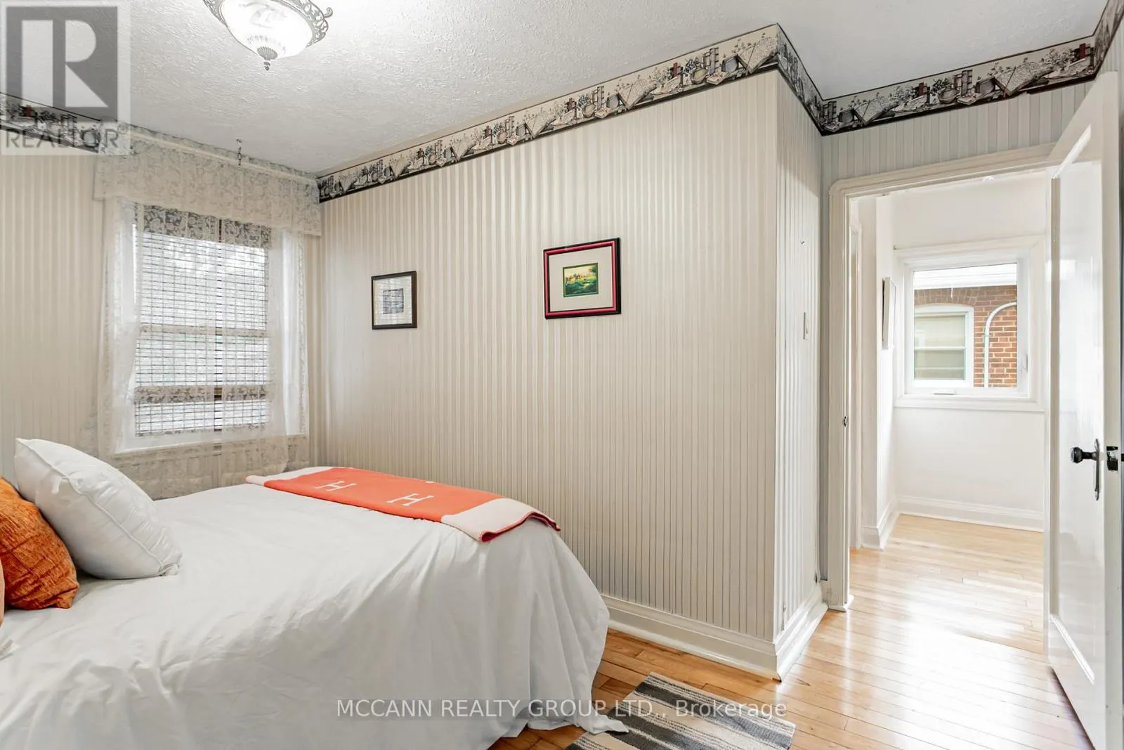 52 THURSFIELD CRESCENT