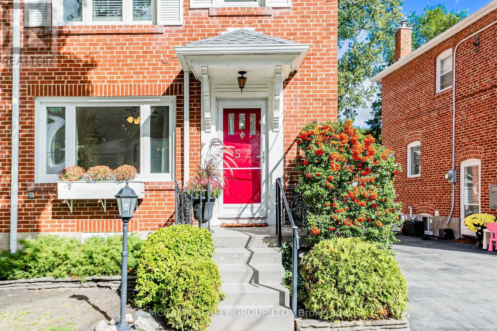 52 THURSFIELD CRESCENT