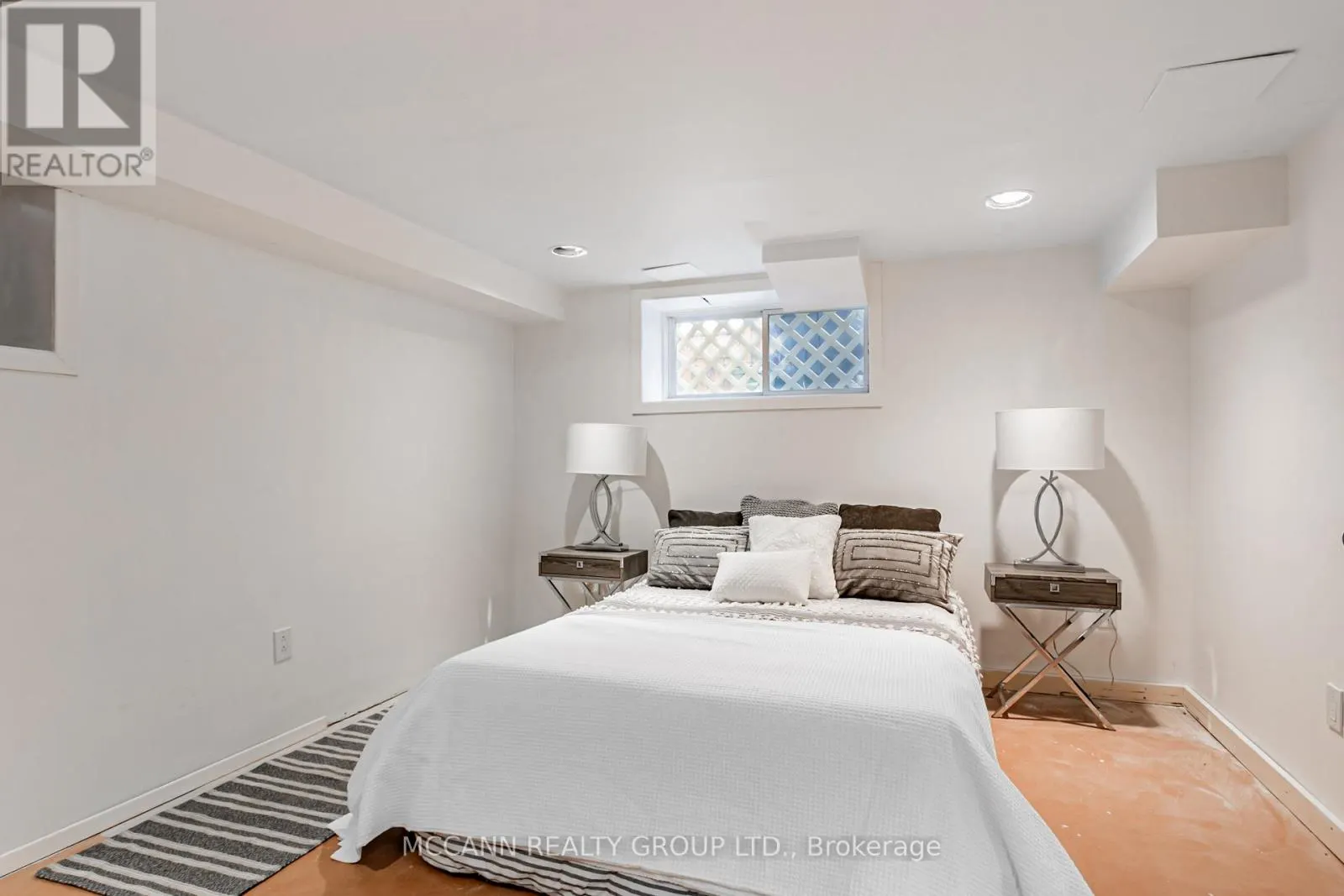 52 THURSFIELD CRESCENT