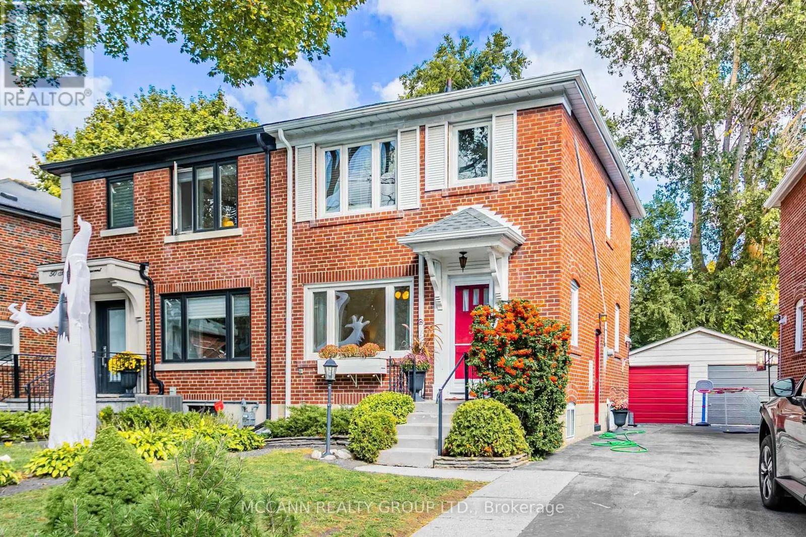 52 THURSFIELD CRESCENT