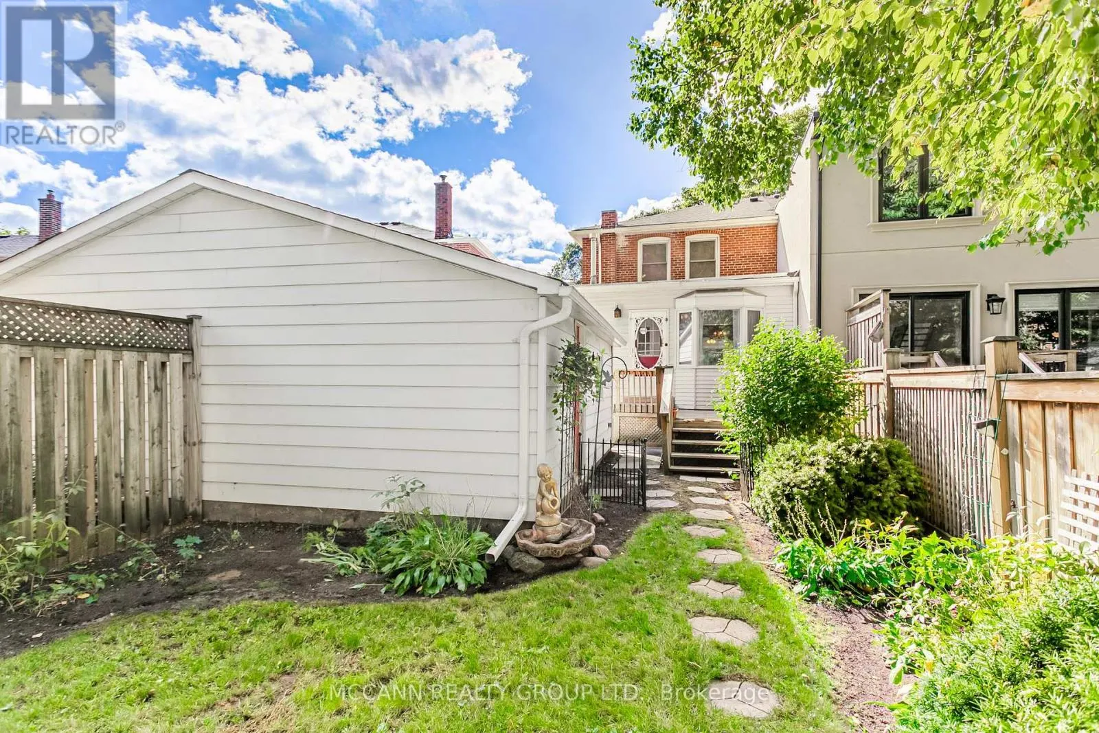 52 THURSFIELD CRESCENT