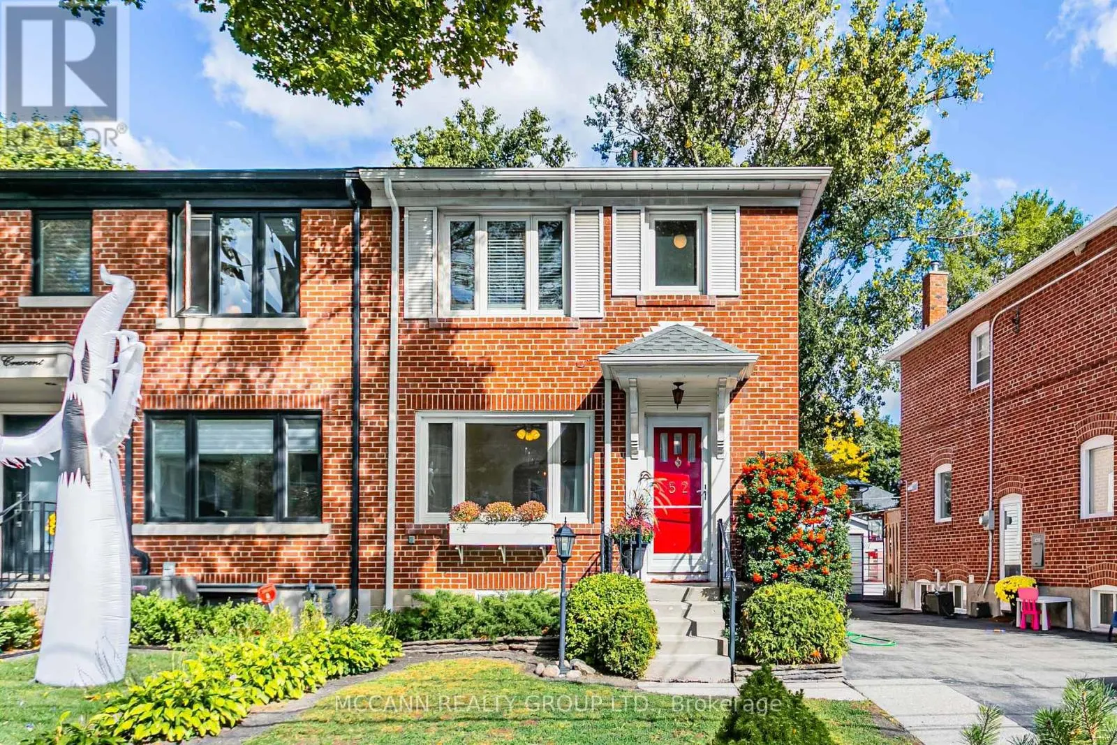 52 THURSFIELD CRESCENT