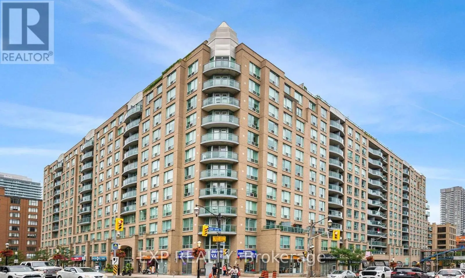 527 - 109 FRONT STREET E