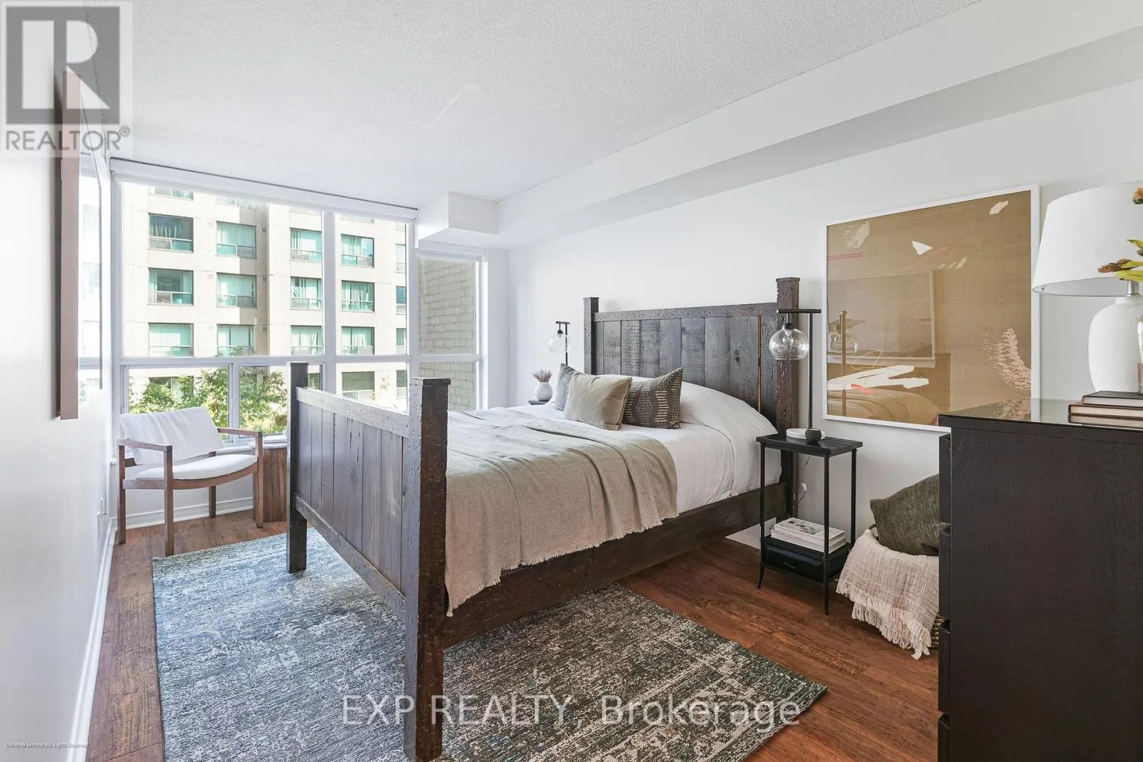 527 - 109 FRONT STREET E