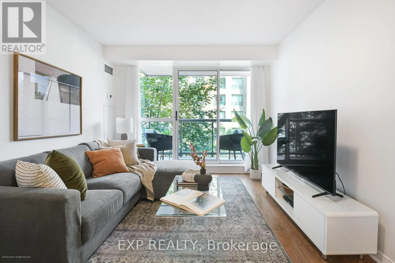 527 - 109 FRONT STREET E