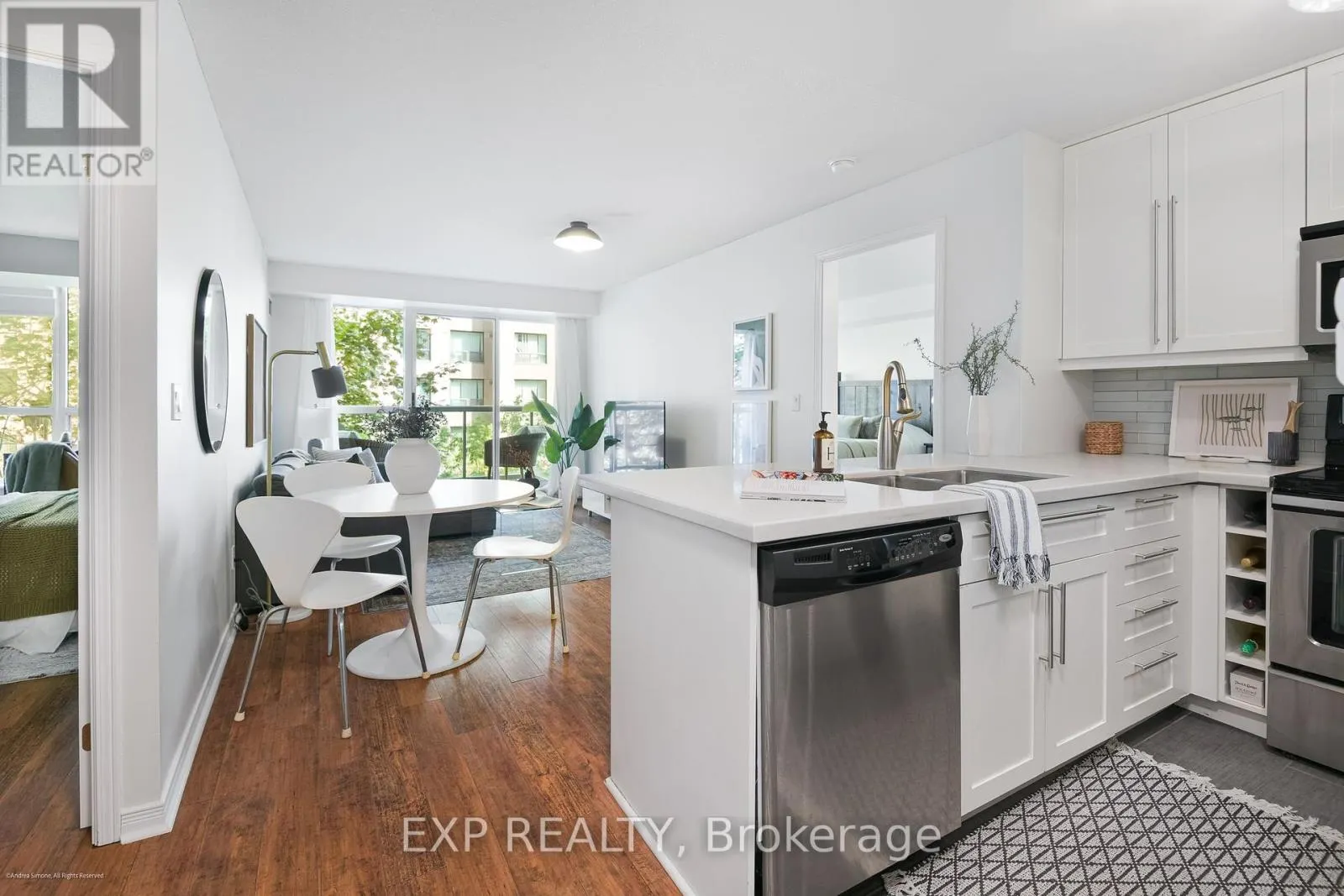 527 - 109 FRONT STREET E