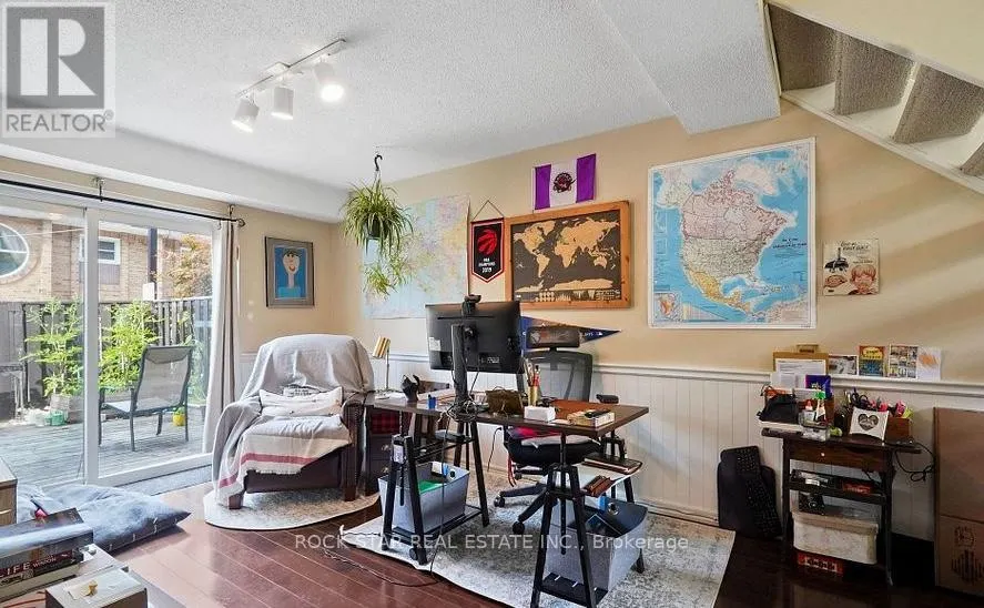 4 - 70 UPPER CANADA DRIVE
