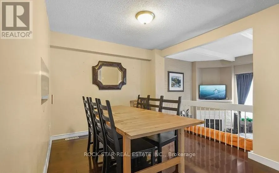 4 - 70 UPPER CANADA DRIVE