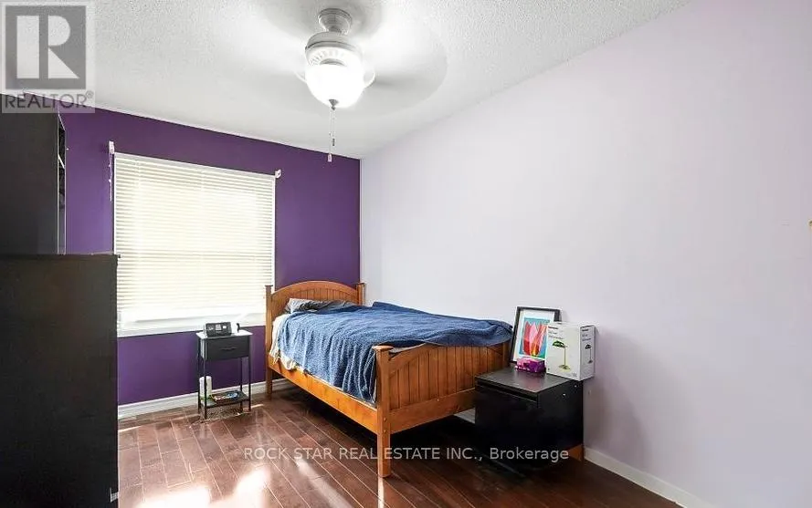 4 - 70 UPPER CANADA DRIVE