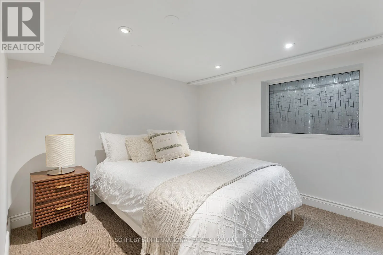 60 DOONAREE DRIVE