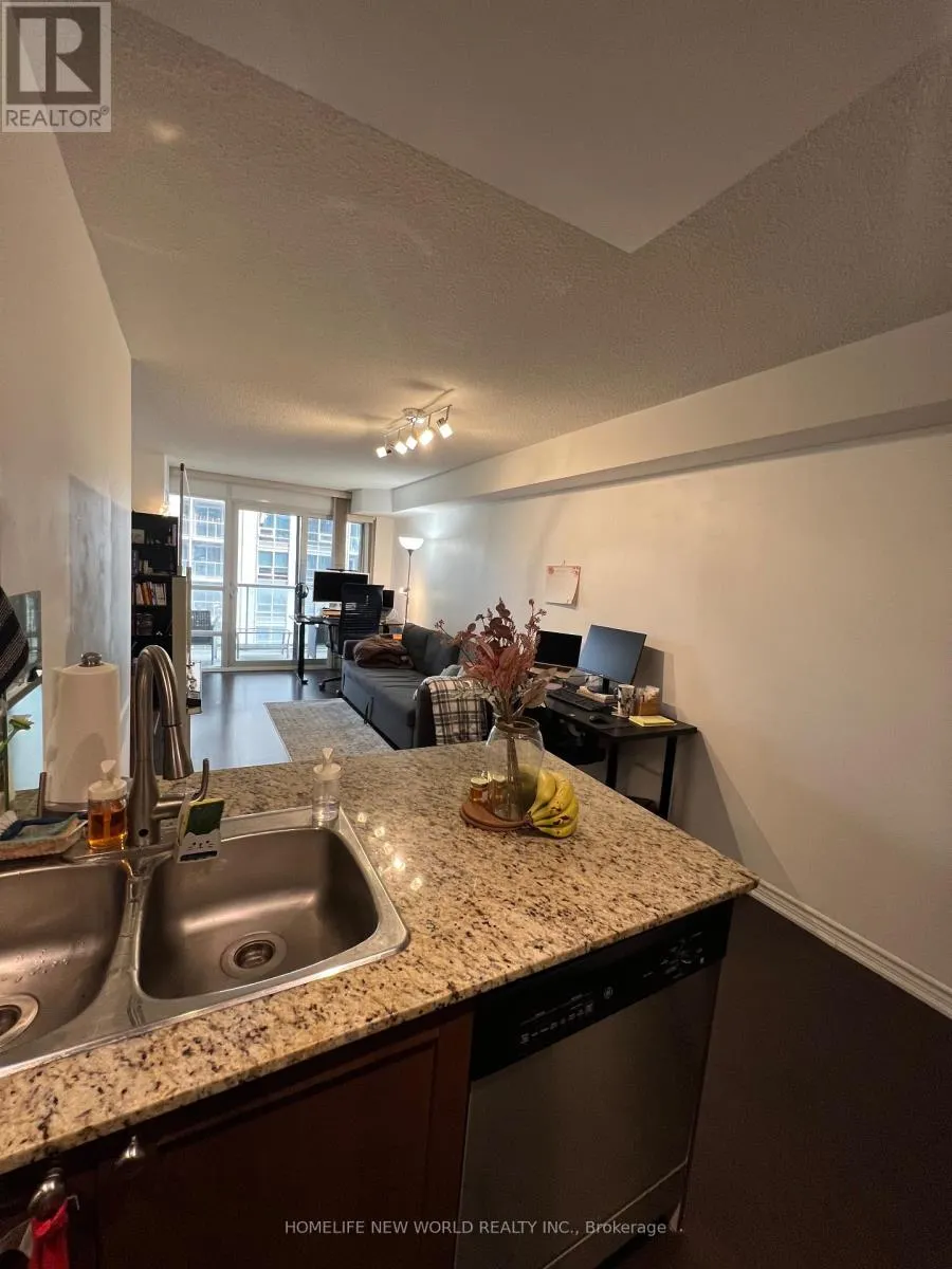 1113 - 761 BAY STREET