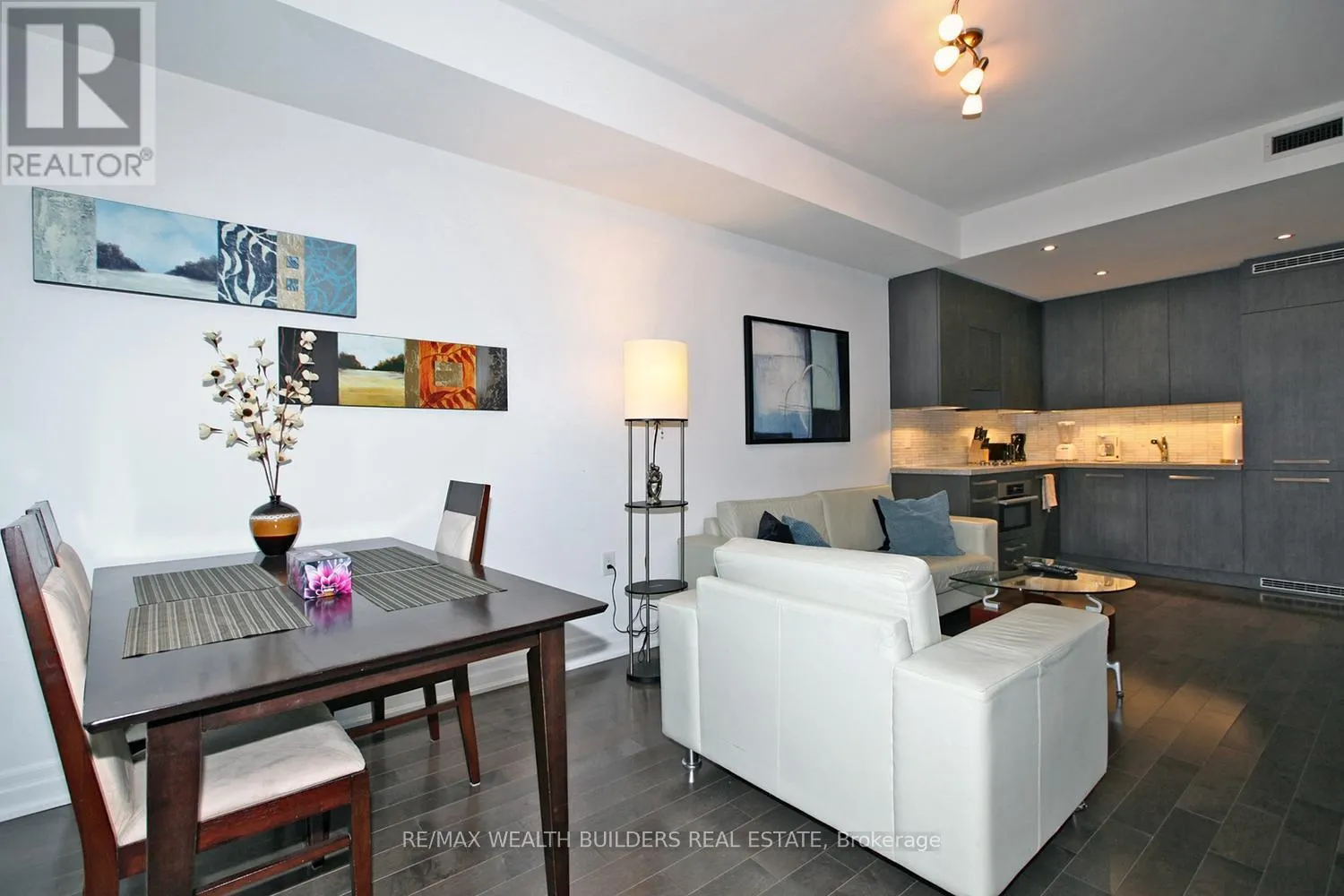3512 - 8 THE ESPLANADE AVENUE