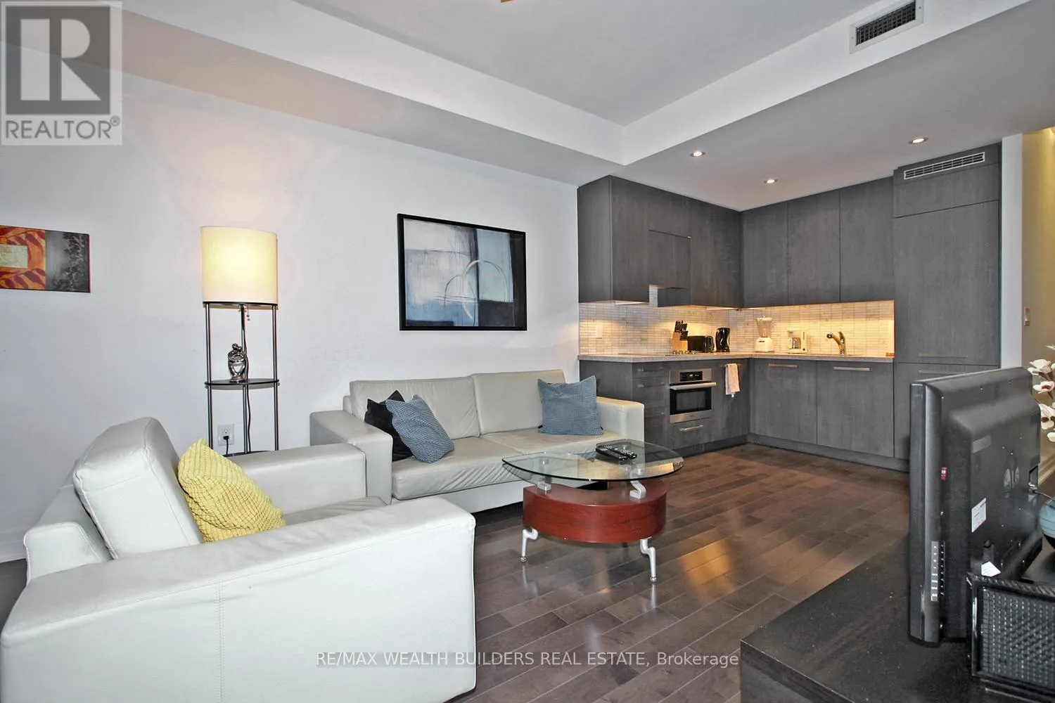 3512 - 8 THE ESPLANADE AVENUE