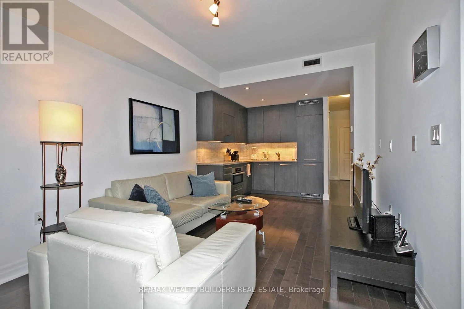 3512 - 8 THE ESPLANADE AVENUE