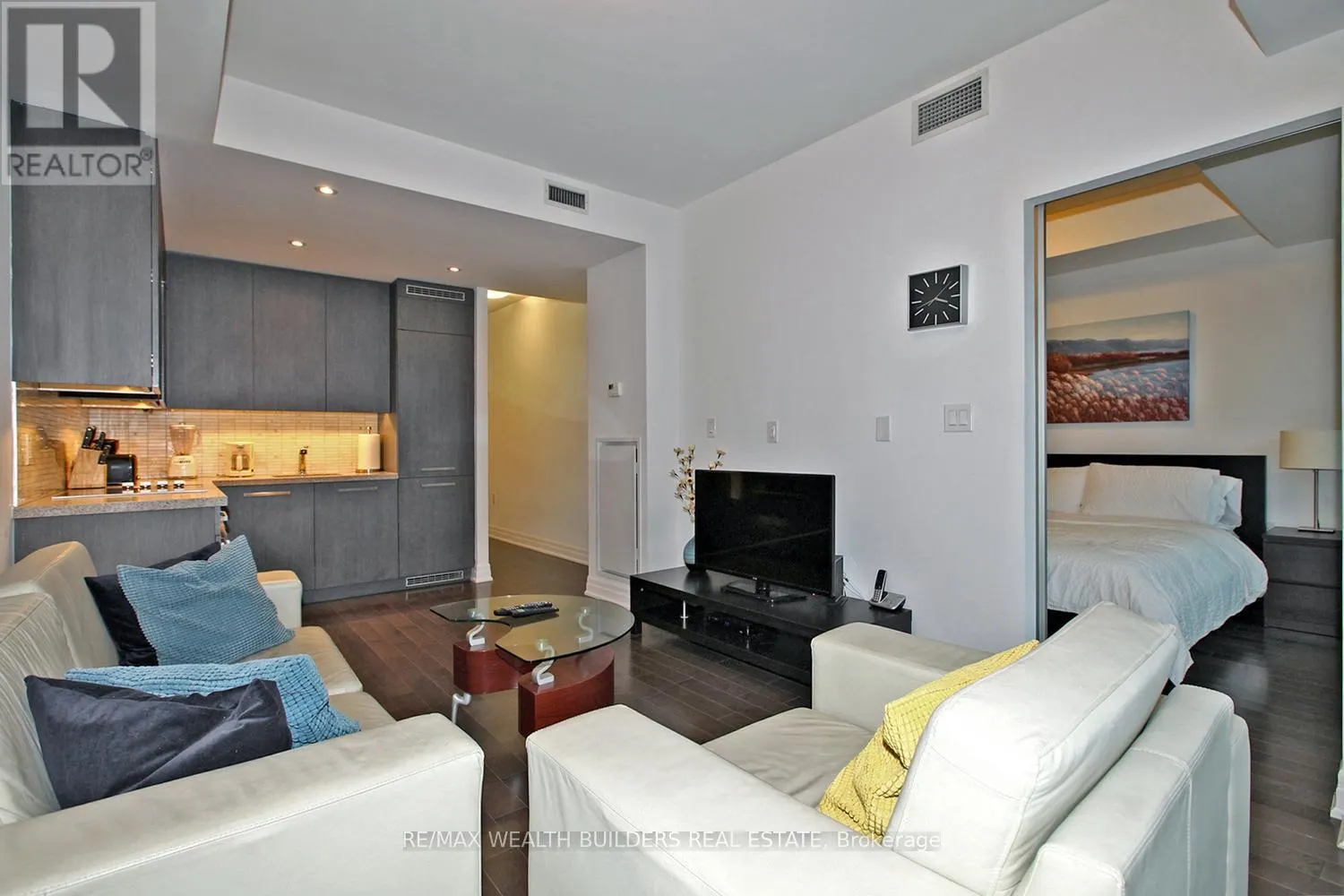 3512 - 8 THE ESPLANADE AVENUE