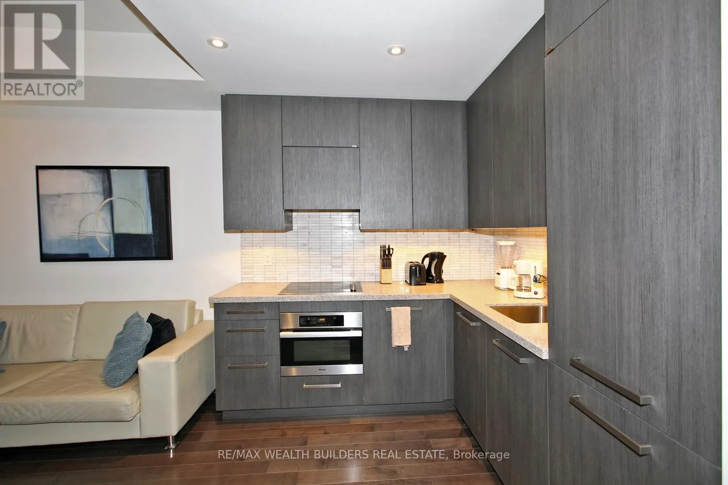 3512 - 8 THE ESPLANADE AVENUE