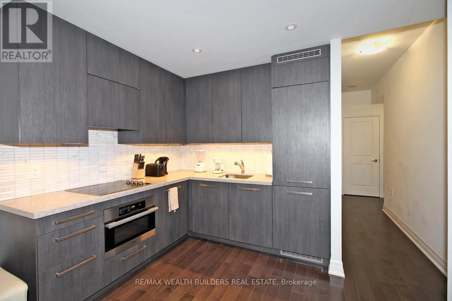3512 - 8 THE ESPLANADE AVENUE