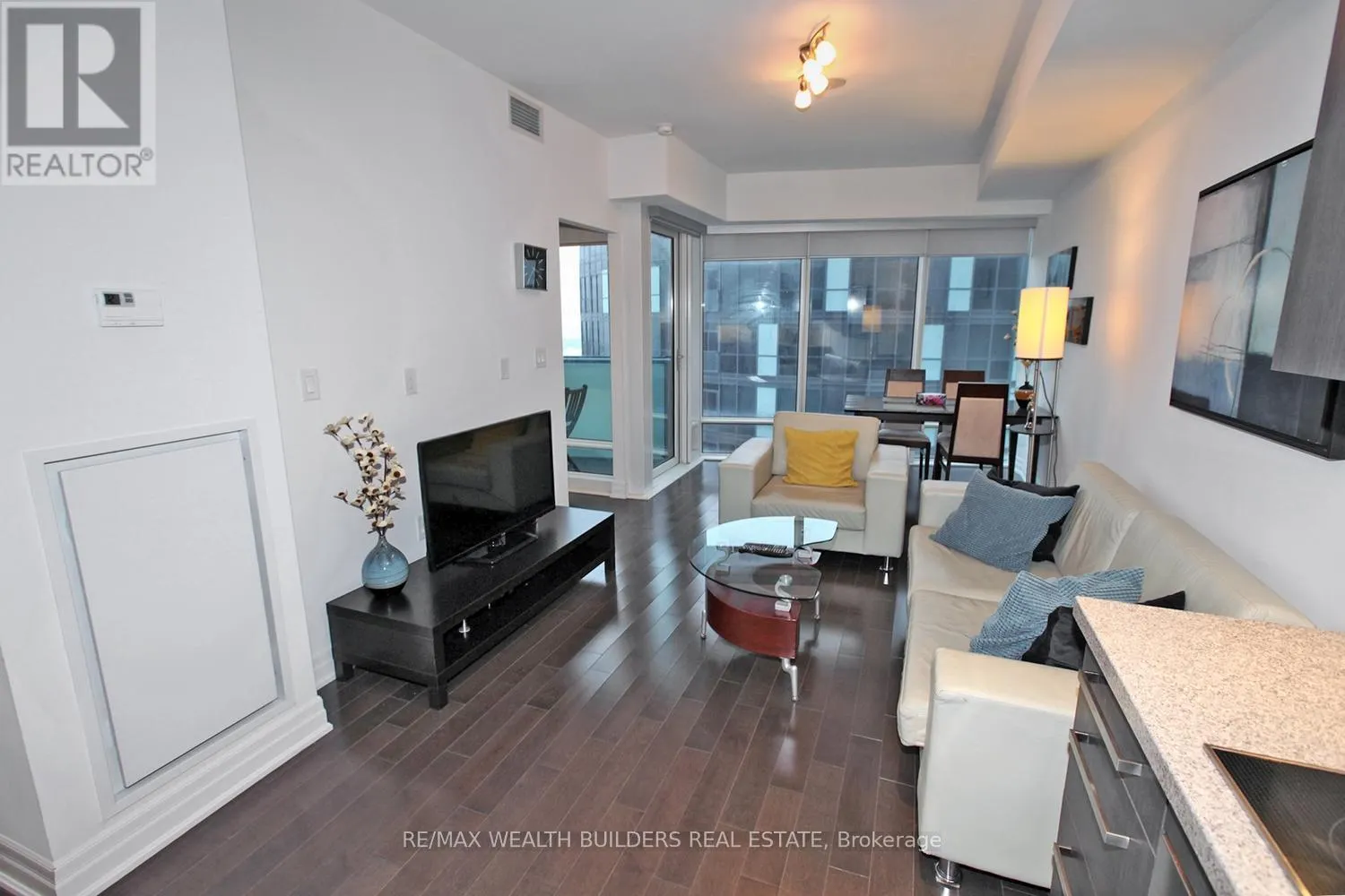 3512 - 8 THE ESPLANADE AVENUE