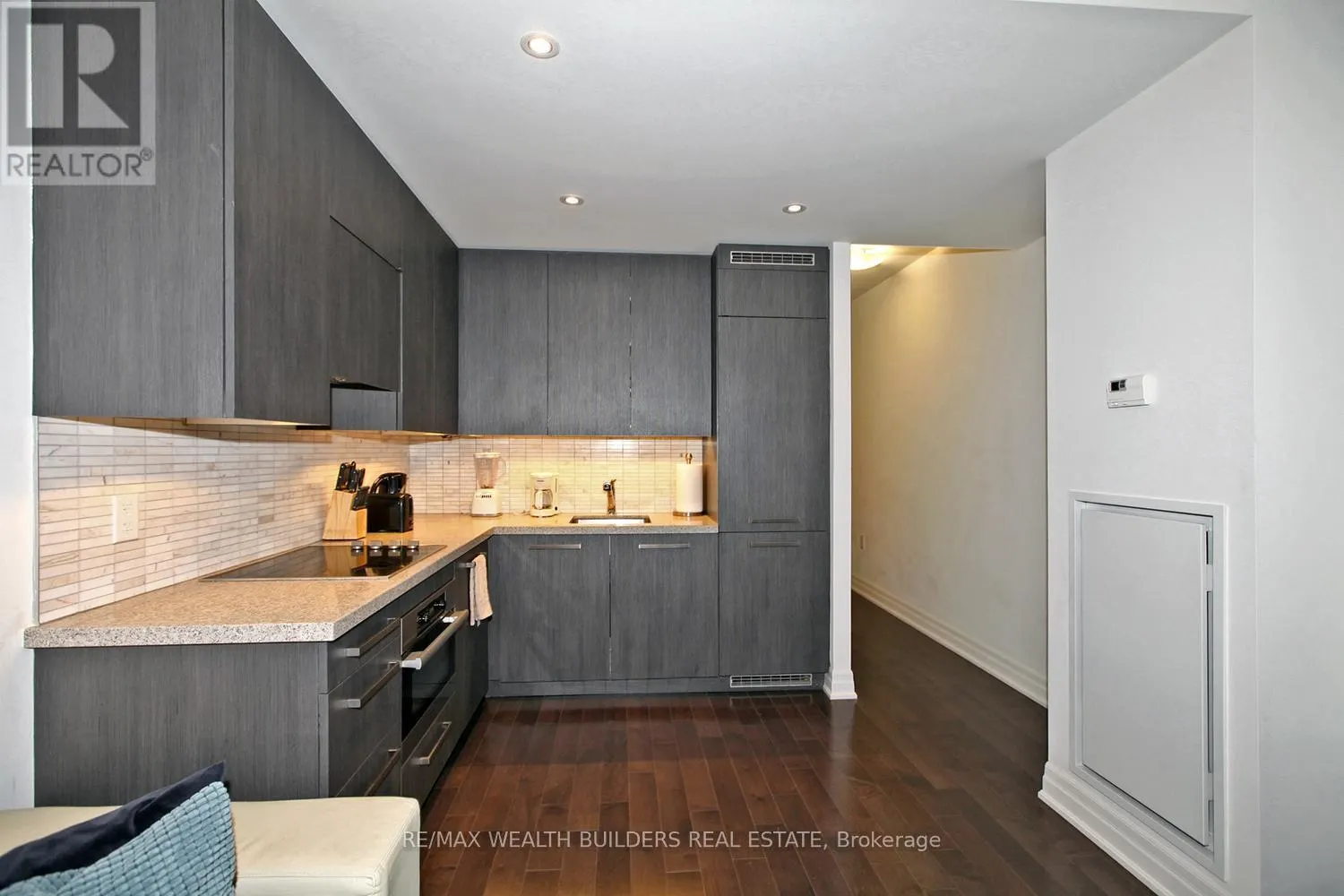 3512 - 8 THE ESPLANADE AVENUE