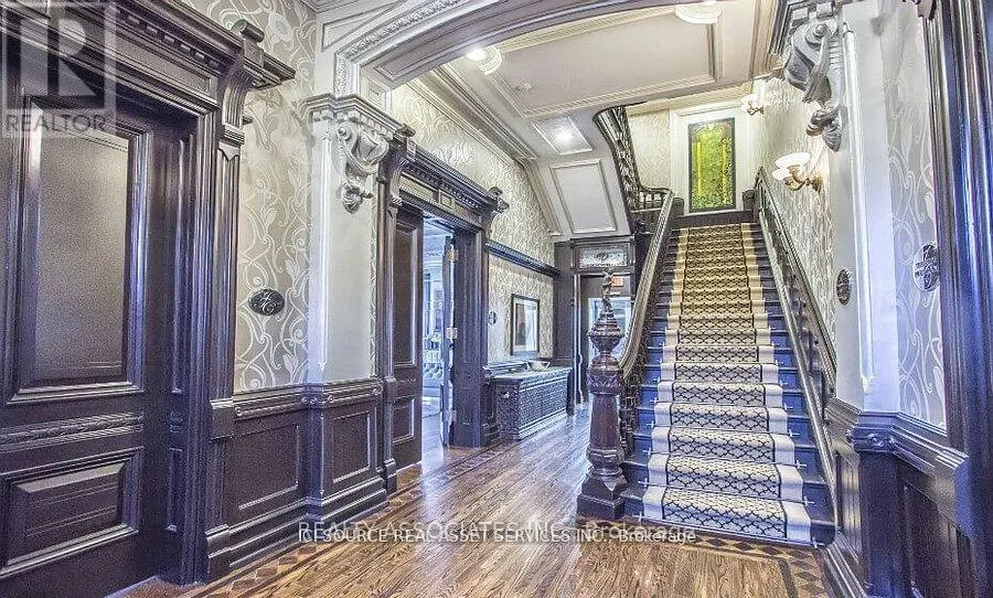 901 - 28 LINDEN STREET