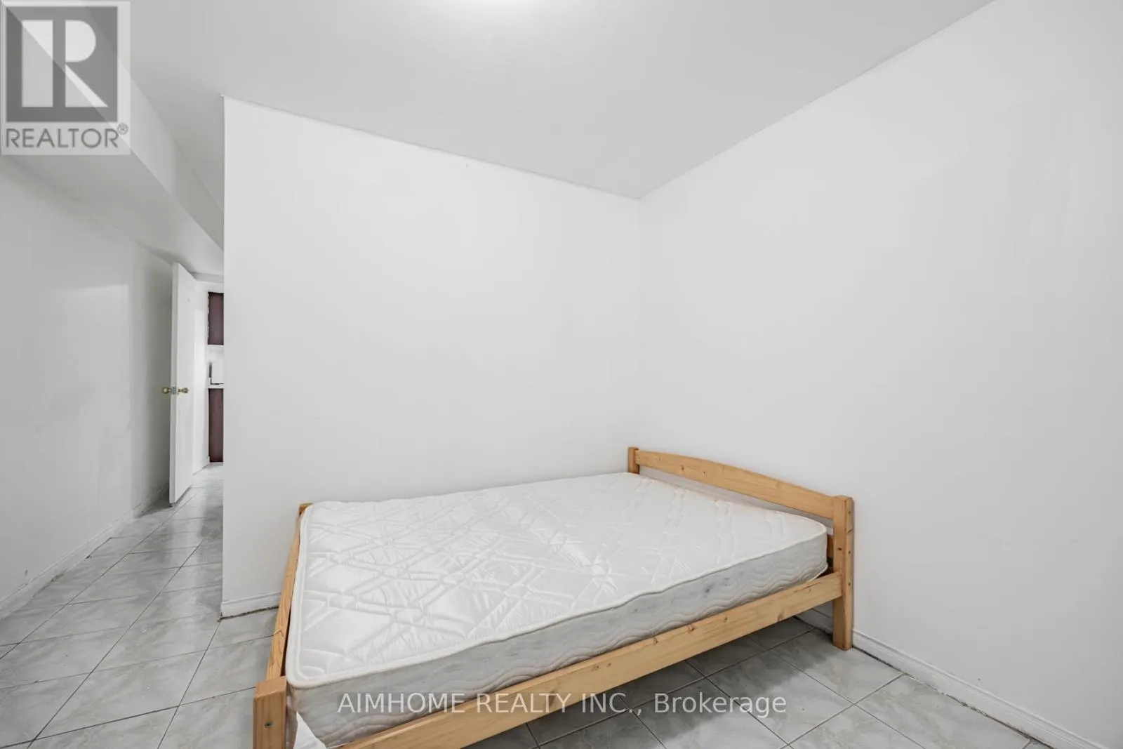 B2 - 144 WOLSELEY STREET