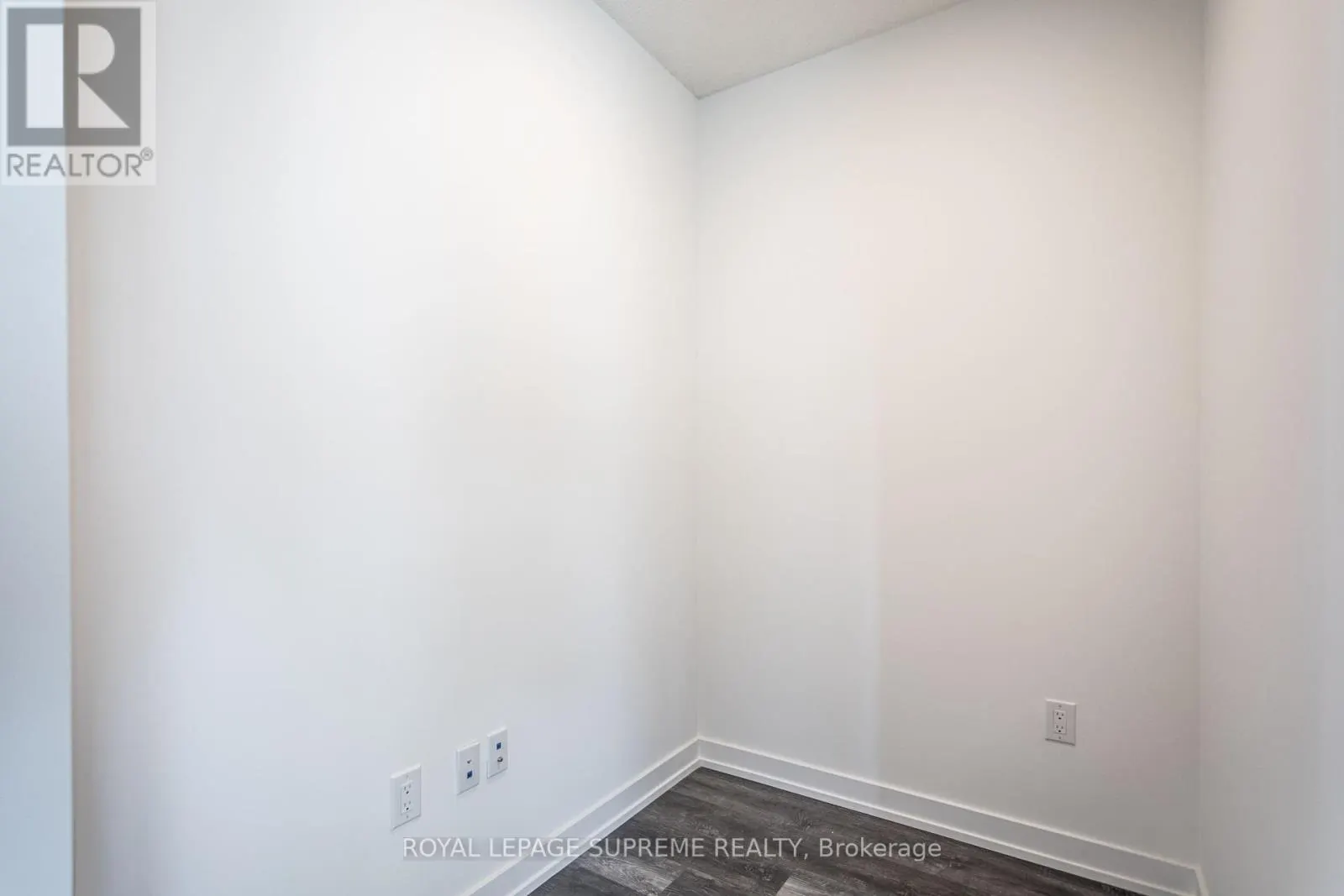 810 - 34 TUBMAN AVENUE