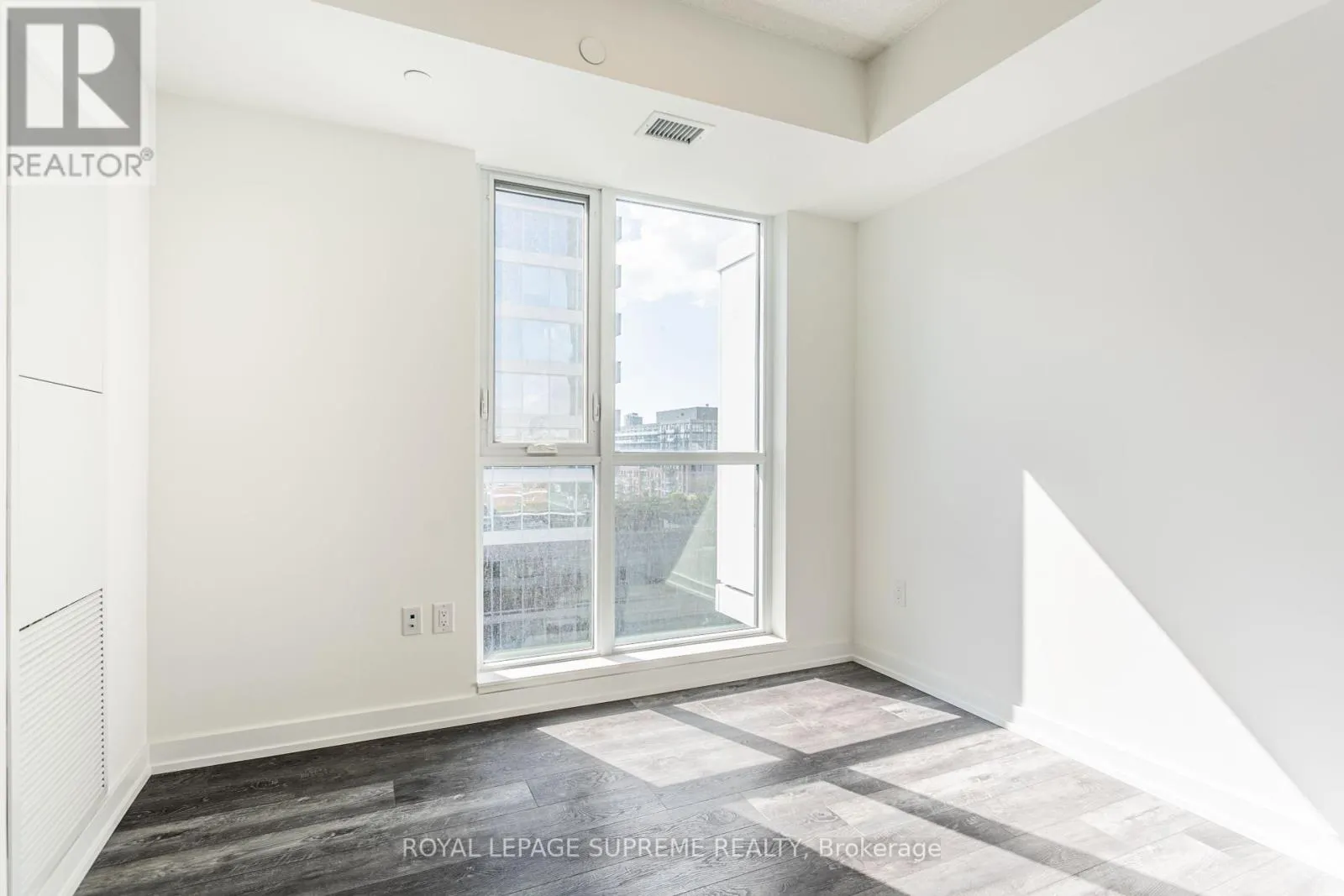 810 - 34 TUBMAN AVENUE