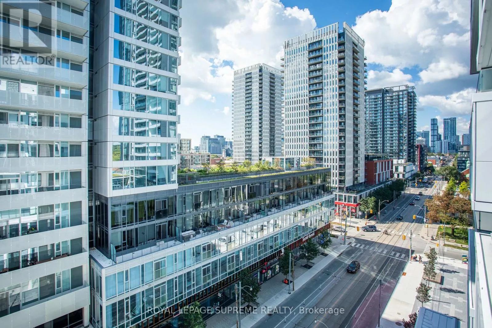 810 - 34 TUBMAN AVENUE