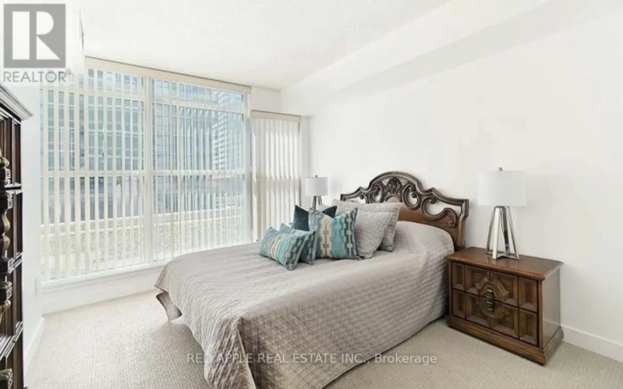 216 - 15 SINGER COURT