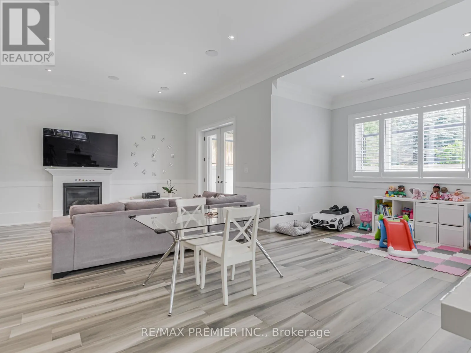 111 CODSELL AVENUE