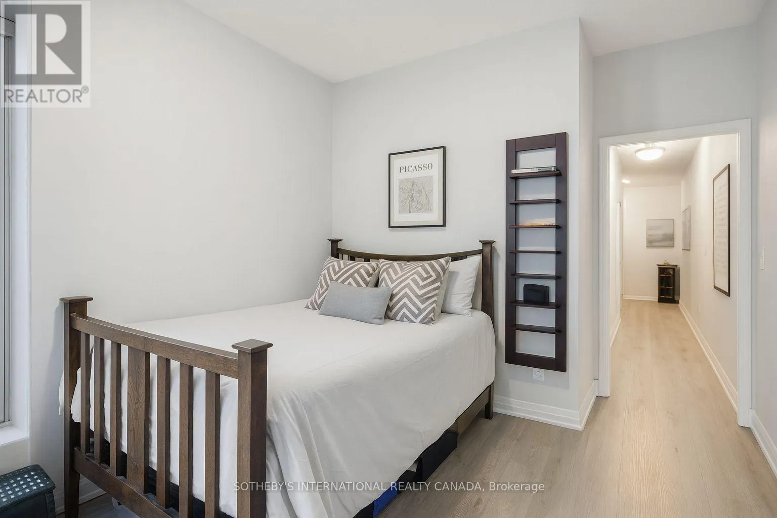 1307 - 220 VICTORIA STREET