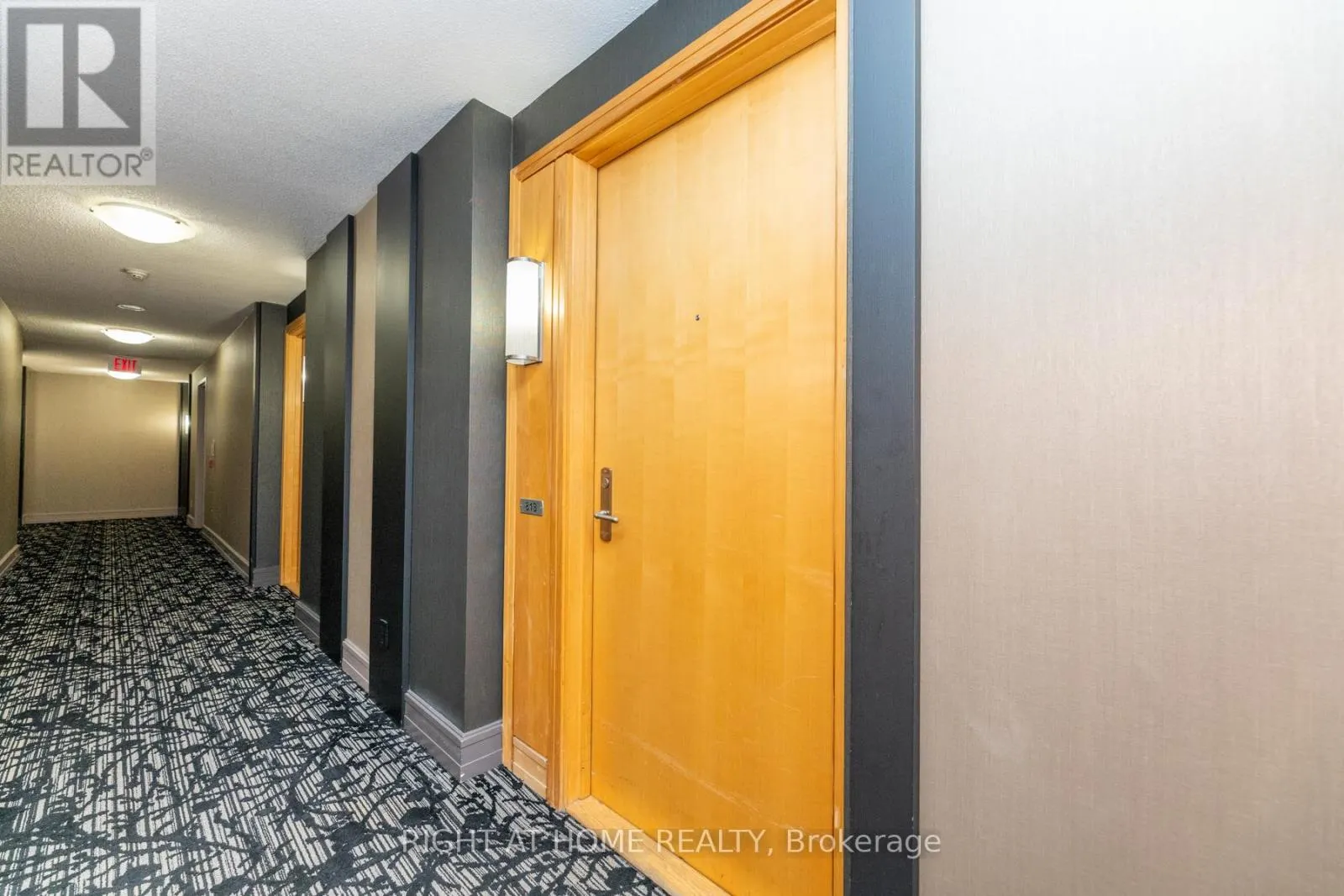 813 - 123 EGLINTON AVENUE E