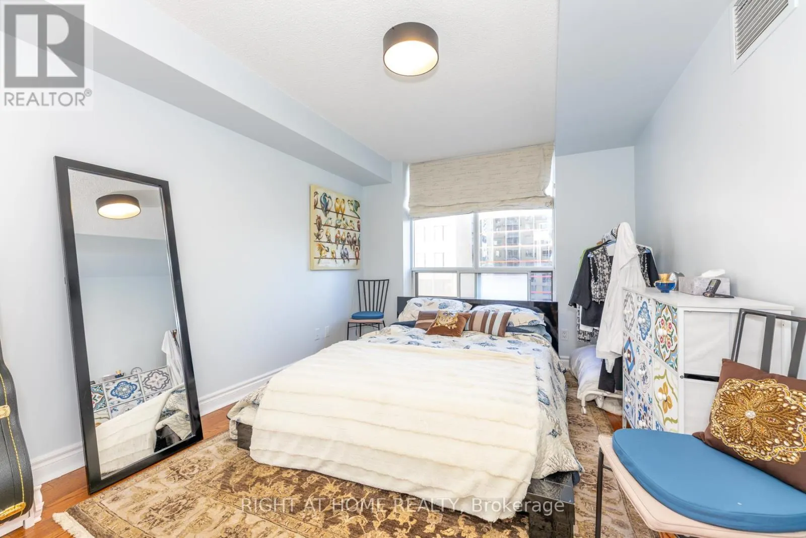 813 - 123 EGLINTON AVENUE E