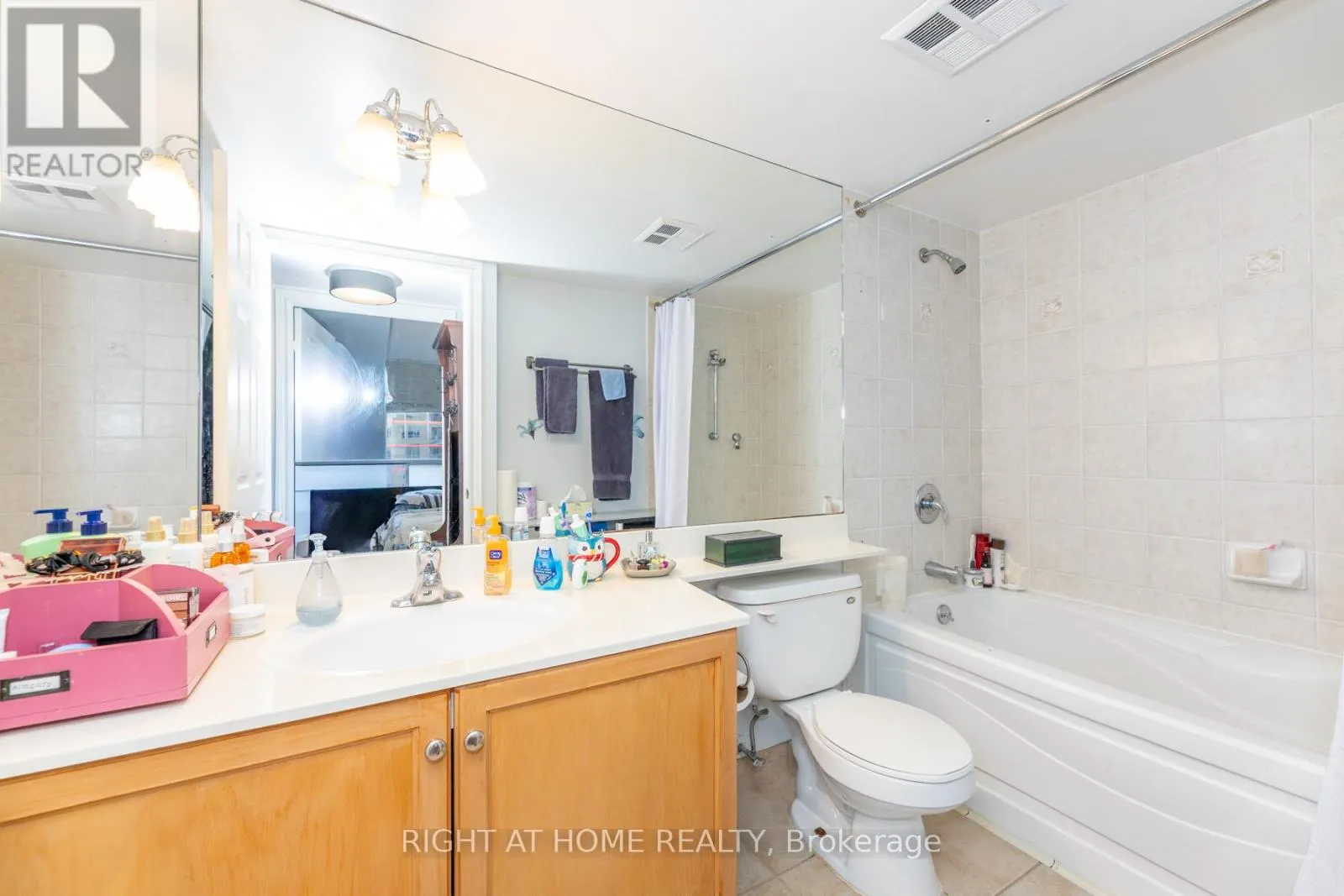 813 - 123 EGLINTON AVENUE E