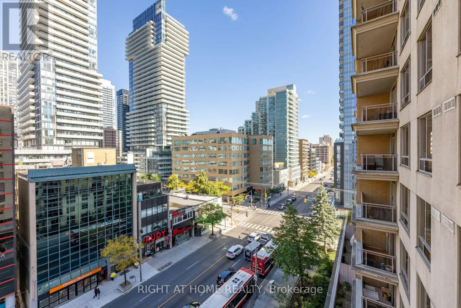 813 - 123 EGLINTON AVENUE E