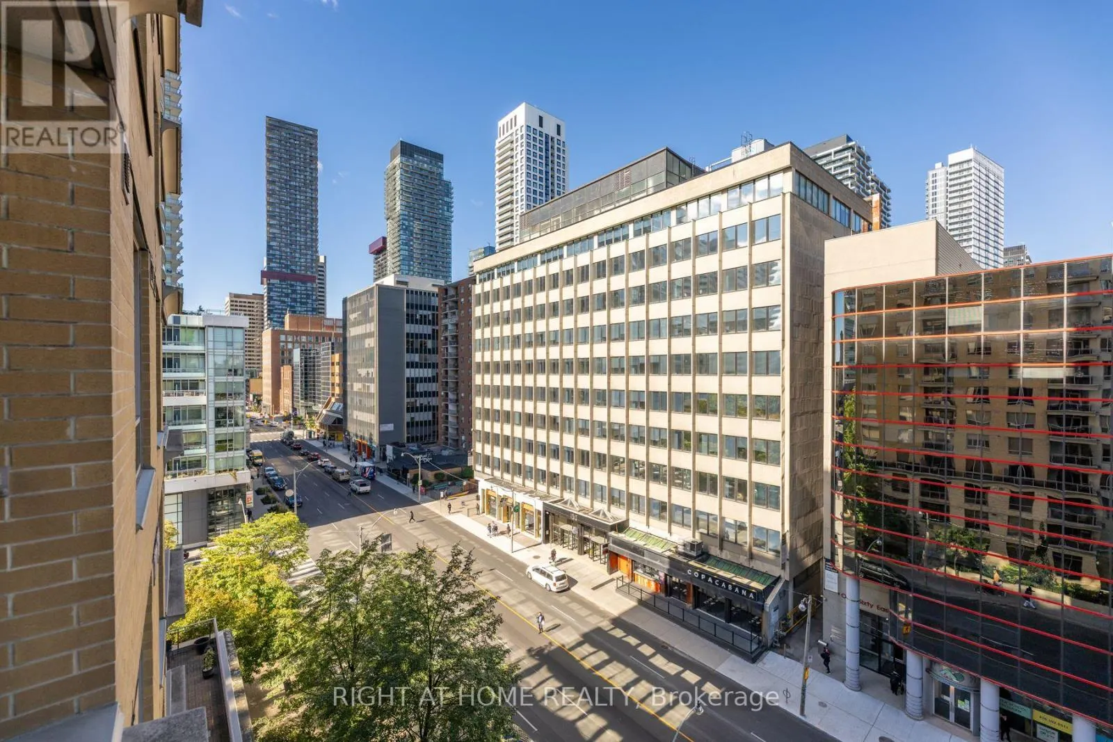 813 - 123 EGLINTON AVENUE E