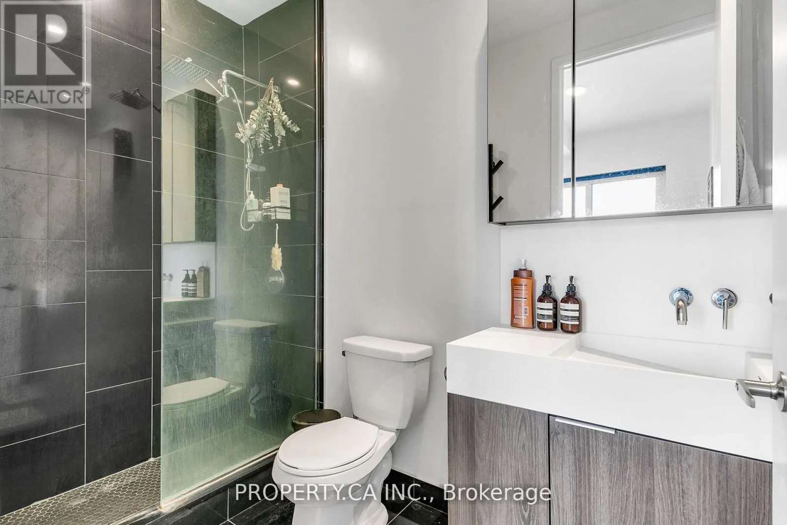 4005 - 15 LOWER JARVIS STREET