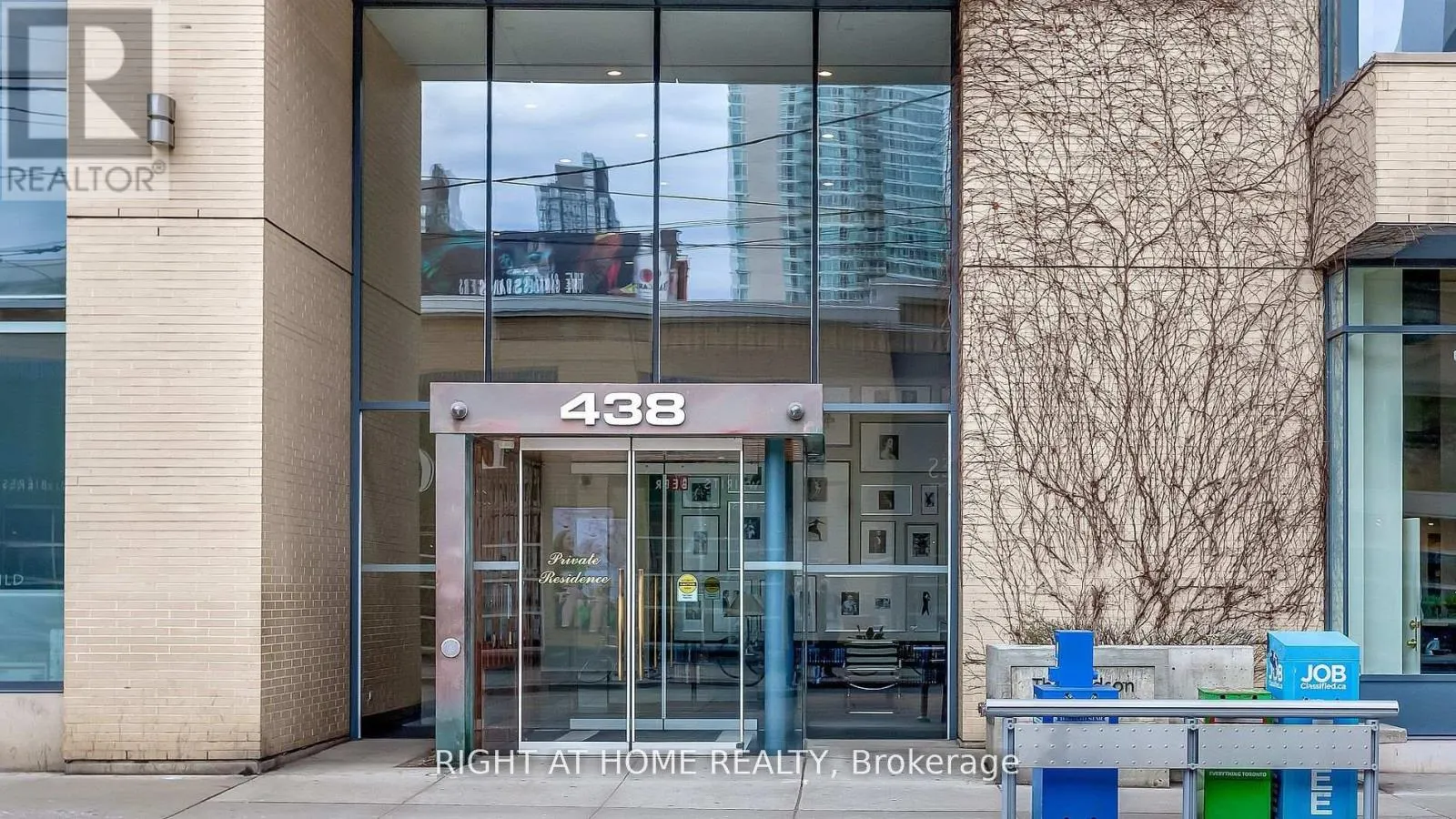 1302 - 438 KING STREET W