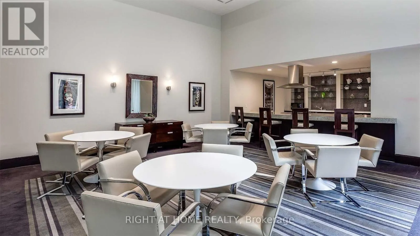 1302 - 438 KING STREET W