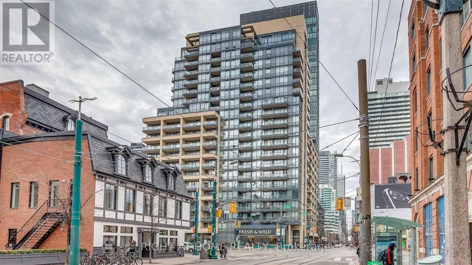 1302 - 438 KING STREET W