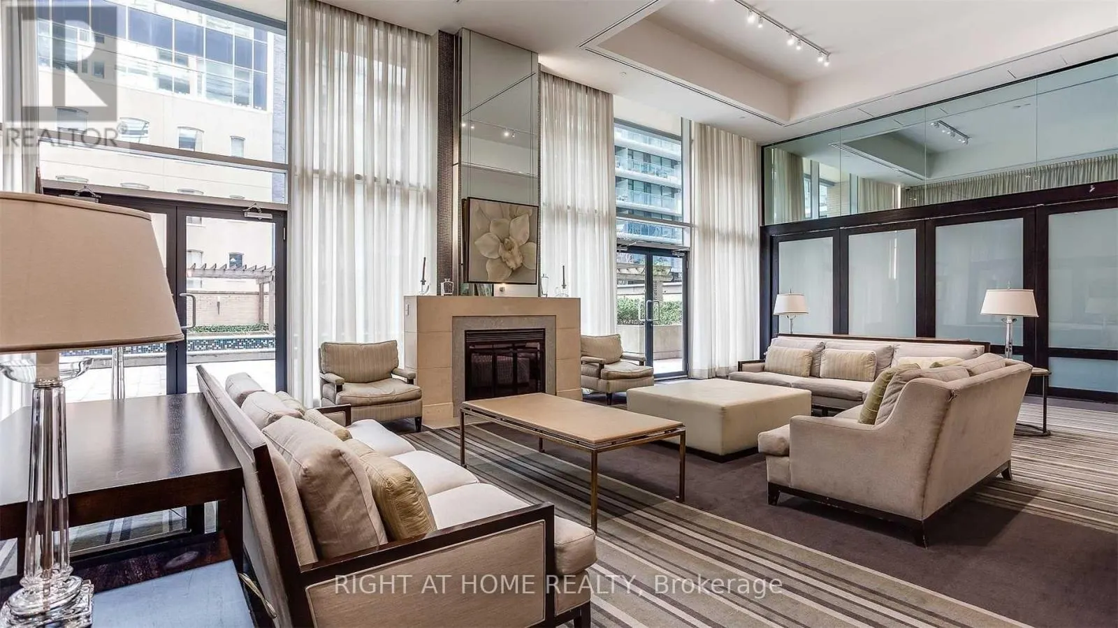 1302 - 438 KING STREET W