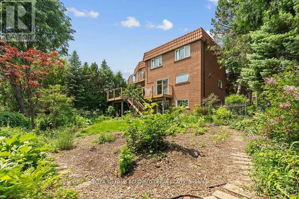 4 SADDLETREE DRIVE