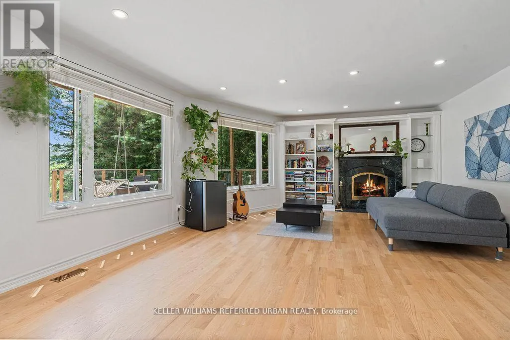4 SADDLETREE DRIVE