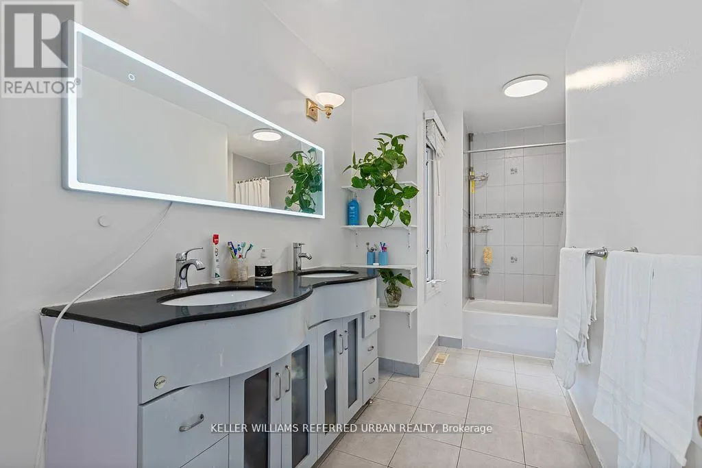 4 SADDLETREE DRIVE