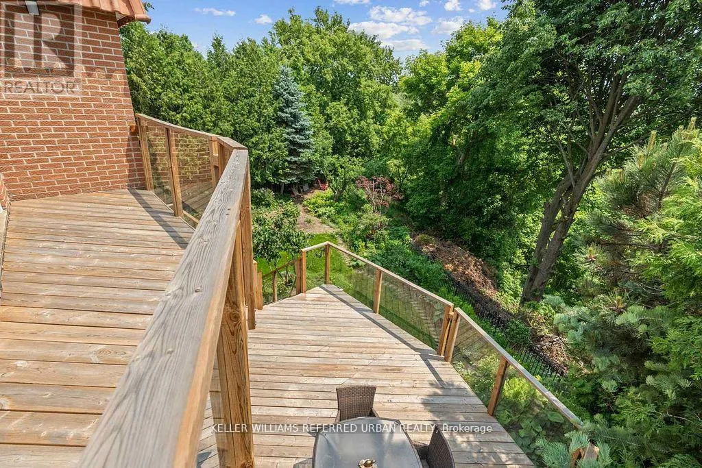 4 SADDLETREE DRIVE