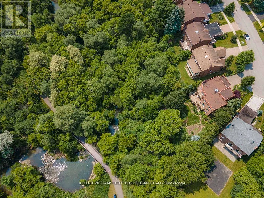 4 SADDLETREE DRIVE
