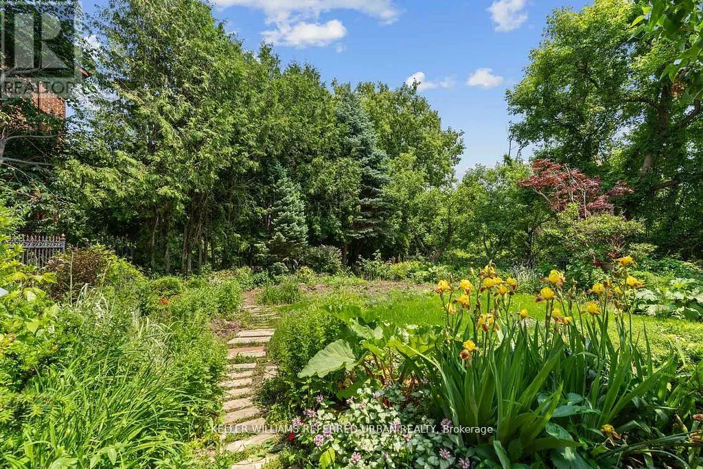 4 SADDLETREE DRIVE
