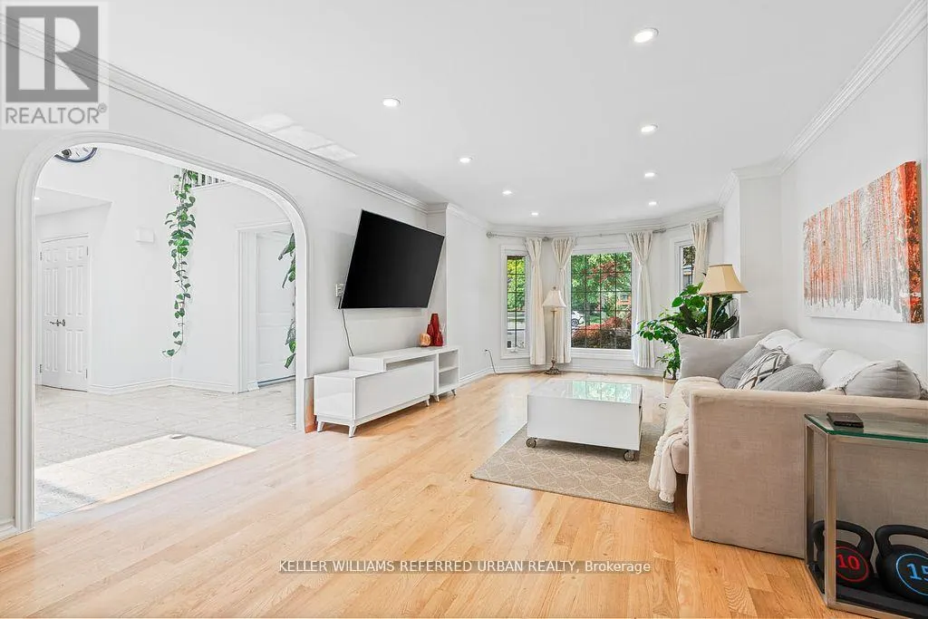 4 SADDLETREE DRIVE
