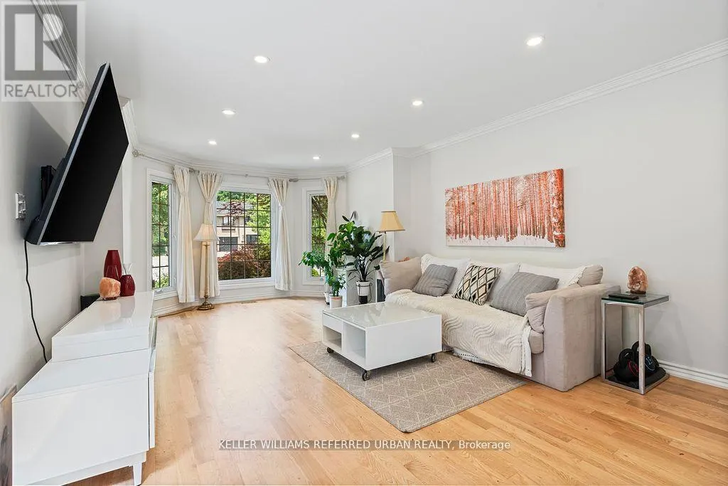4 SADDLETREE DRIVE