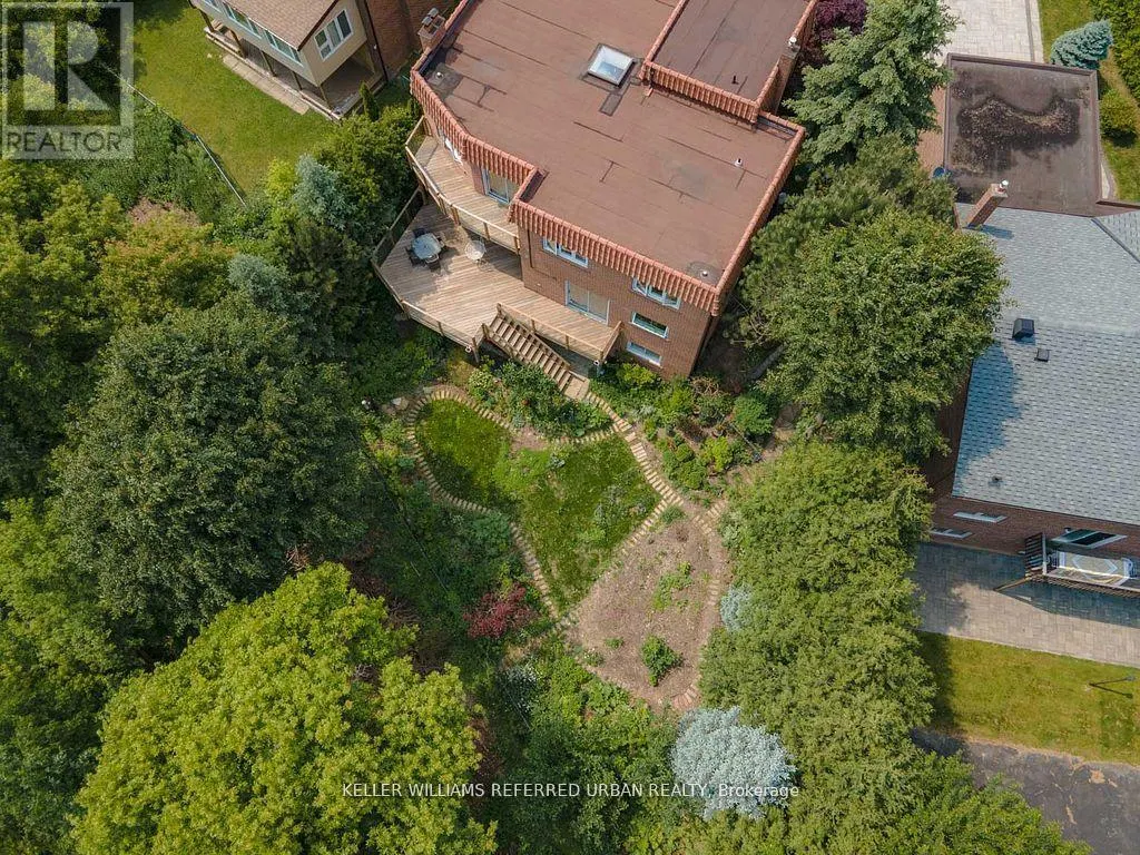 4 SADDLETREE DRIVE
